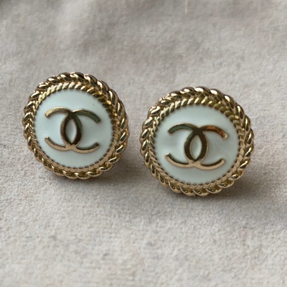 Chanel button earrings 🤩